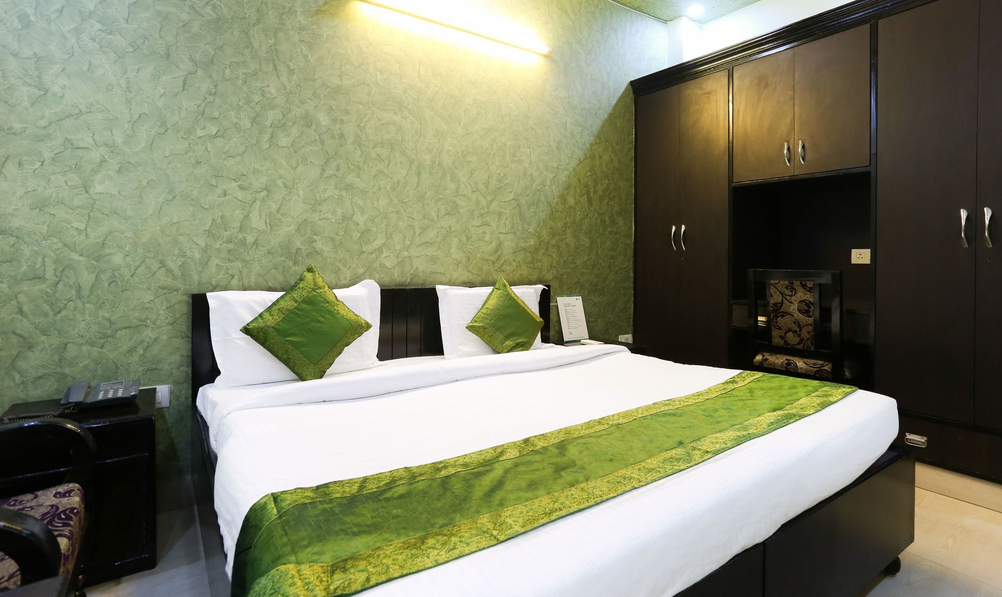 Treebo Trip Sswag 18 Expressway Hotel Noida Exterior foto